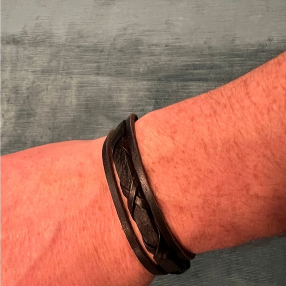 Black leather bracelet with multiple strands- adjustable - Picture 4 of 6